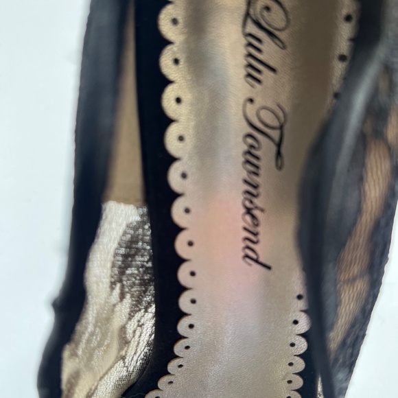 Lulu Townsend Lace Bejeweled Stiletto Peep Toe Pump Women's size 9M - Picture 7 of 7